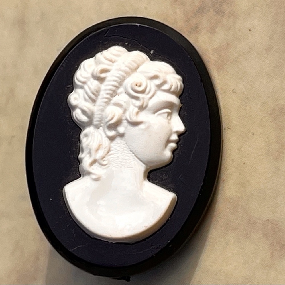 Vintage Black & Creamy Ivory Celluloid Carved Cameo Brooch Estate Victorian Pin - Picture 2 of 6